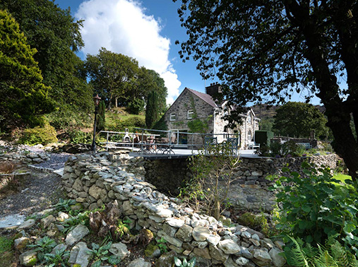 self catering holiday cottages to rent in the beautiful snowdonia national park, wales, uk